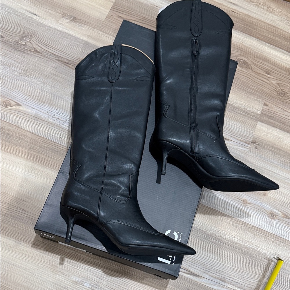 INC  boots size us 7M new with box